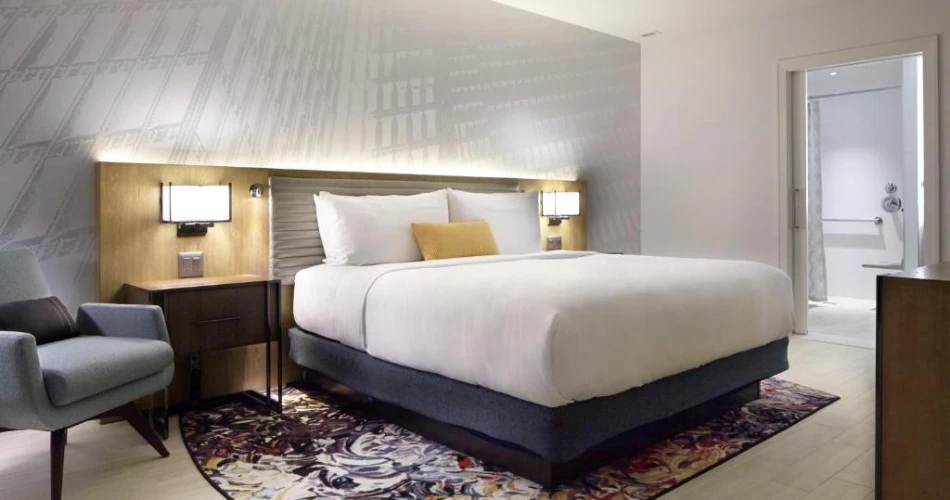 Explore Atlanta’s Vibrant Heart: Where to Stay Near Mercedes-Benz Stadium