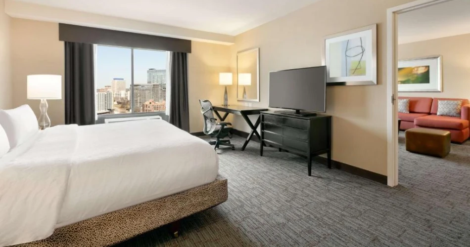 Ultimate Convenience: Hotels Just Steps Away from Mercedes-Benz Stadium