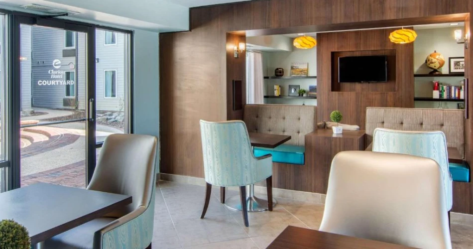 Ultimate Convenience: Hotels Just Steps Away from Mercedes-Benz Stadium